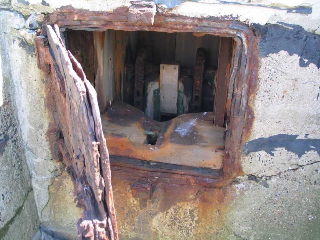 Breakwater 33