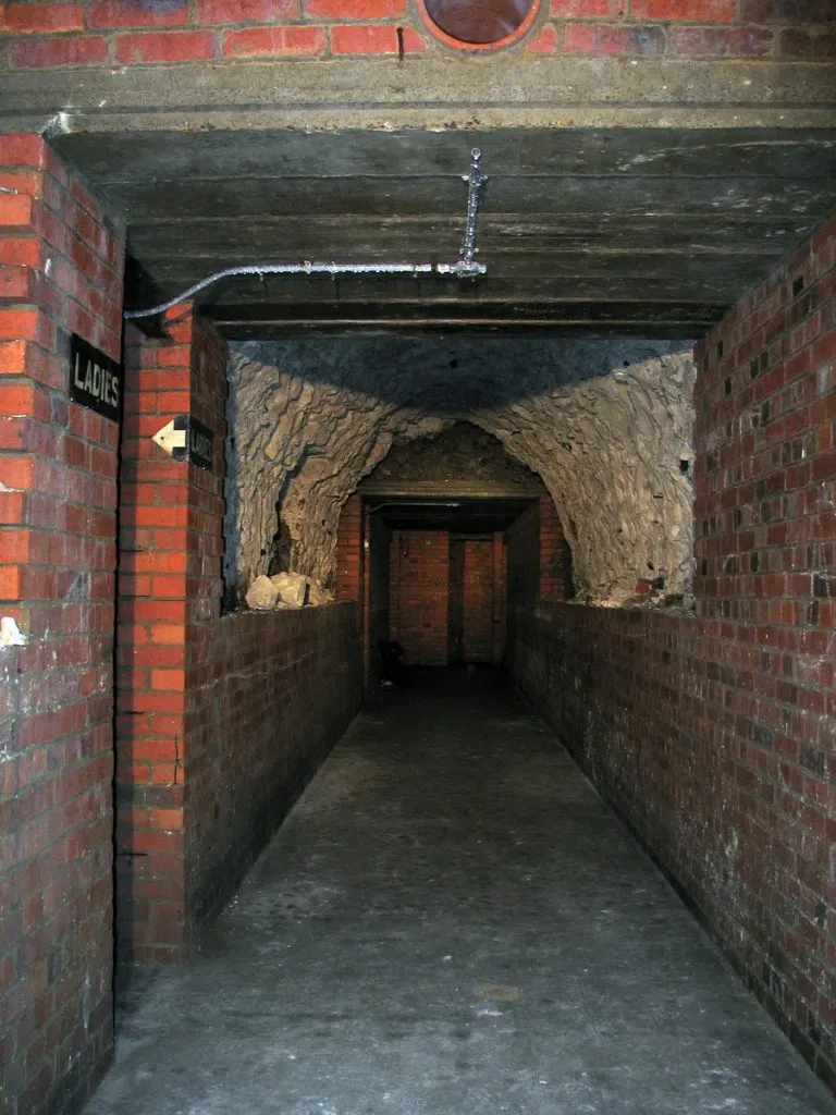 Foxendon air raid shelter005