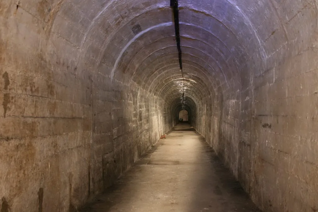Noah’s Ark Tunnel 02