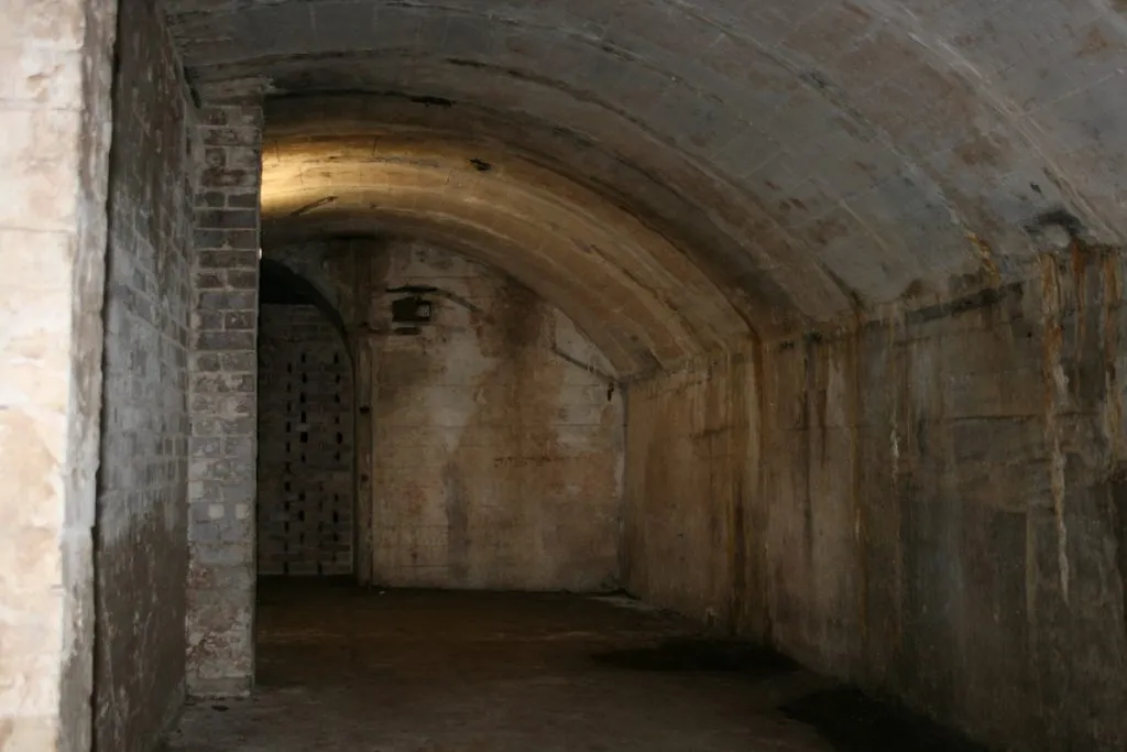 Noah’s Ark Tunnel 03